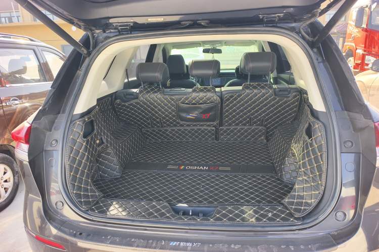 Used CHANGAN OSHAN X7 2020 1.5T Automatic Luxury Version Trunk