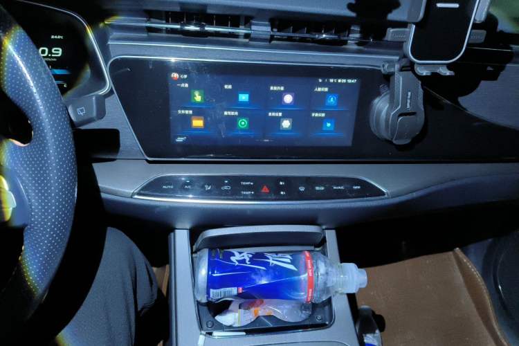 Used CHANGAN OSHAN X7 2020 1.5T Automatic Parking with Facial Recognition – Spacey & Carefree Edition Audio And AC Panel