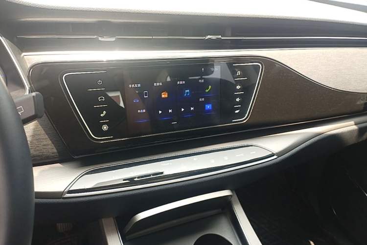 Used CHANGAN OSHAN X7 2020 1.5T Automatic Luxury Version Audio And AC Panel