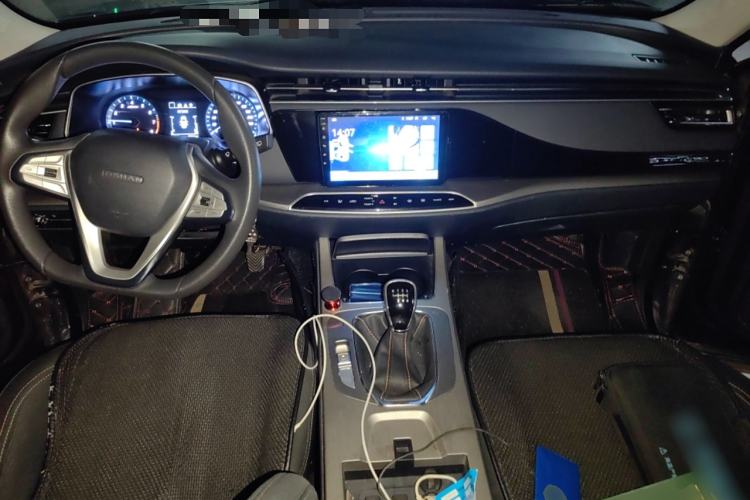 Used CHANGAN OSHAN X7 2020 1.5T Manual Elite Edition Center Console
