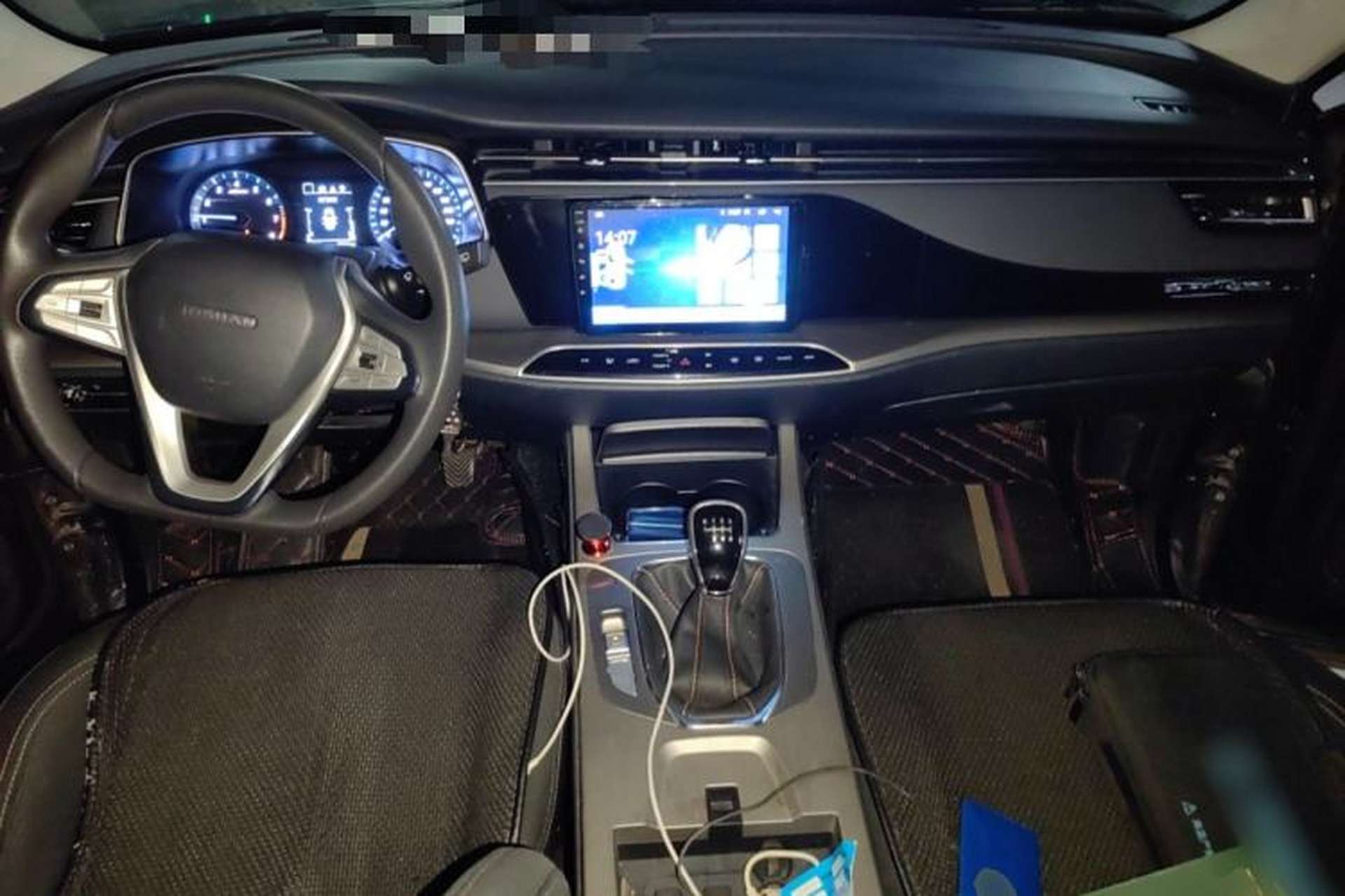 Used CHANGAN OSHAN X7 2020 1.5T Manual Elite Edition Center Console