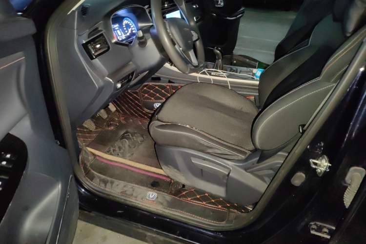 Used CHANGAN OSHAN X7 2020 1.5T Manual Elite Edition Driver Seat