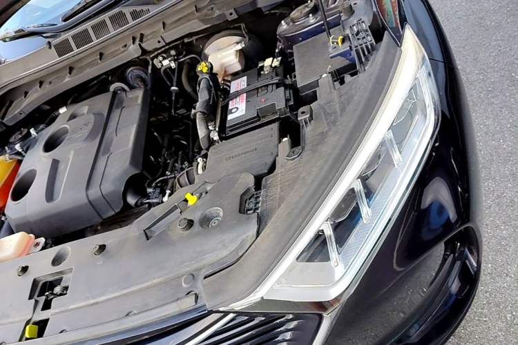 Used CHANGAN OSHAN X7 2020 1.5T Automatic Prestige Edition Engine Bay Left