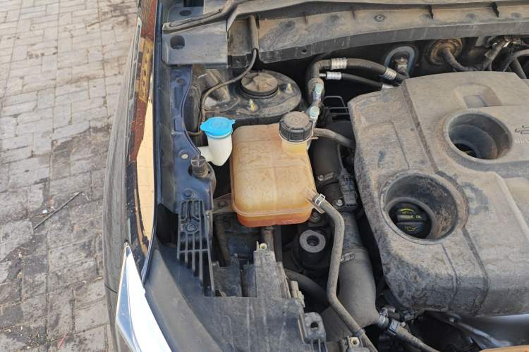 Used CHANGAN OSHAN X7 2020 1.5T Automatic Luxury Model Engine Bay Right