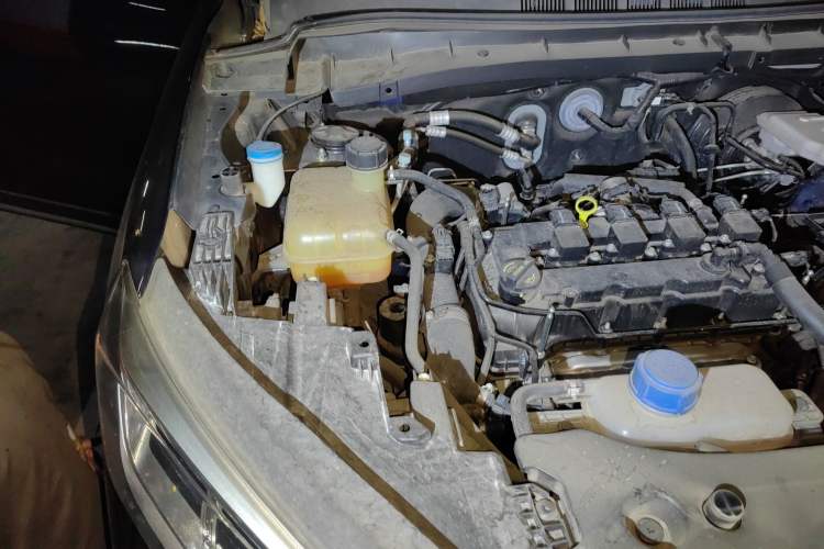Used CHANGAN OSHAN X7 2020 1.5T Manual Elite Edition Engine Bay Right