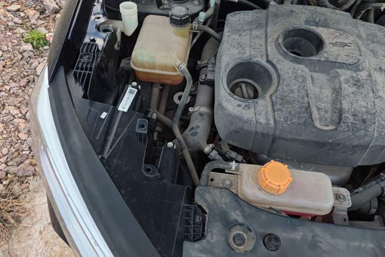 Used CHANGAN OSHAN X7 2020 1.5T Automatic Prestige Edition Engine Bay Right