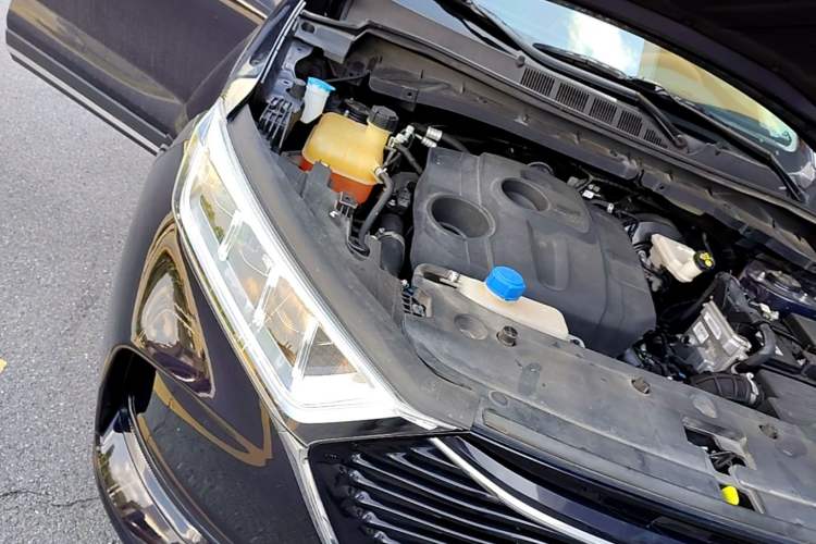 Used CHANGAN OSHAN X7 2020 1.5T Automatic Prestige Edition Engine Bay Right