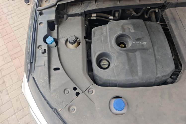 Used CHANGAN OSHAN X7 2020 1.5T Automatic Pilot Edition Engine Bay Right