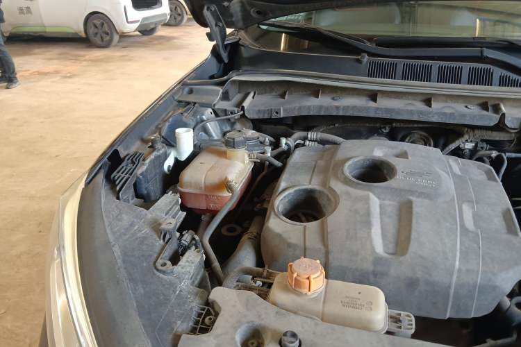 Used CHANGAN OSHAN X7 2020 1.5T Automatic Prestige Edition Engine Bay Right