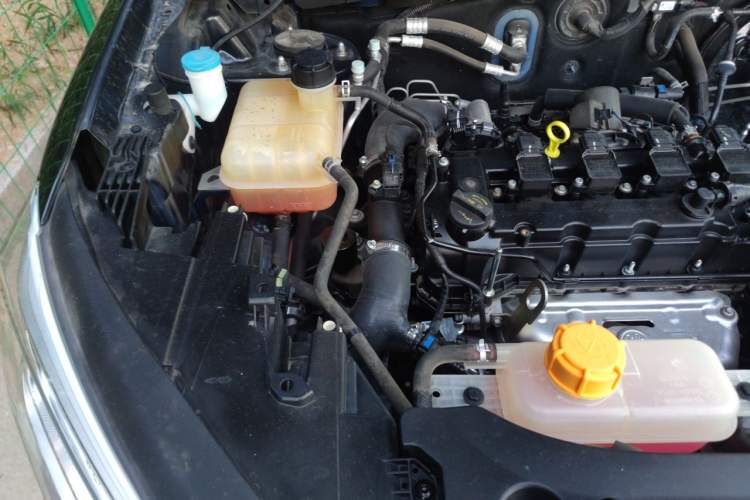 Used CHANGAN OSHAN X7 2020 1.5T Automatic Elite Edition Engine Bay Right
