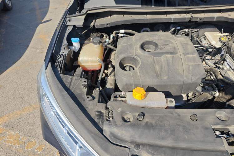 Used CHANGAN OSHAN X7 2020 1.5T Manual Luxury Version Engine Bay Right