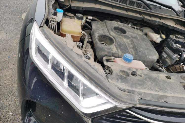 Used CHANGAN OSHAN X7 2020 1.5T Automatic Luxury Model Engine Bay Right