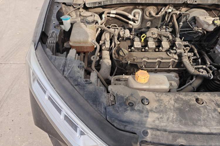 Used CHANGAN OSHAN X7 2020 1.5T Automatic Elite Edition Engine Bay Right