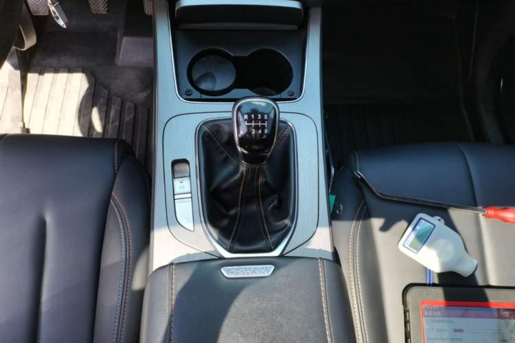 Used CHANGAN OSHAN X7 2020 1.5T Manual Luxury Version Gear Lever