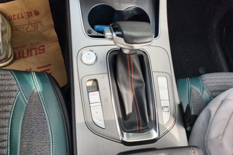 Used CHANGAN OSHAN X7 2020 1.5T Automatic Luxury Model Gear Lever