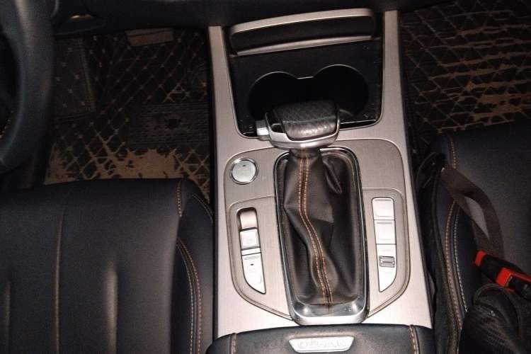 Used CHANGAN OSHAN X7 2020 1.5T Automatic Prestige Edition Gear Lever