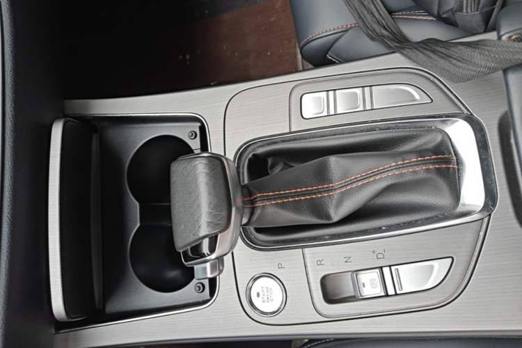 Used CHANGAN OSHAN X7 2020 1.5T Automatic Luxury Version Gear Lever
