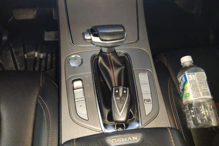 Used CHANGAN OSHAN X7 2020 1.5T Automatic Pilot Edition Gear Lever