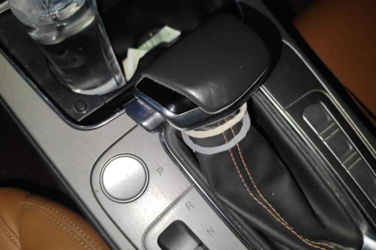 Used CHANGAN OSHAN X7 2020 1.5T Automatic Elite Edition Gear Lever