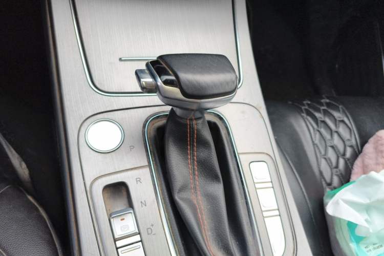 Used CHANGAN OSHAN X7 2020 1.5T Automatic Elite Edition Gear Lever
