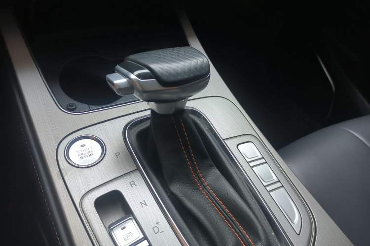 Used CHANGAN OSHAN X7 2020 1.5T Automatic Luxury Version Gear Lever