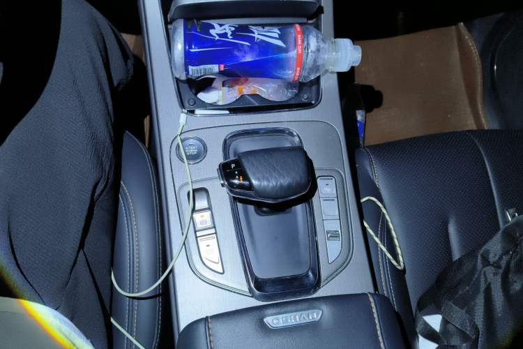 Used CHANGAN OSHAN X7 2020 1.5T Automatic Parking with Facial Recognition – Spacey & Carefree Edition Gear Lever
