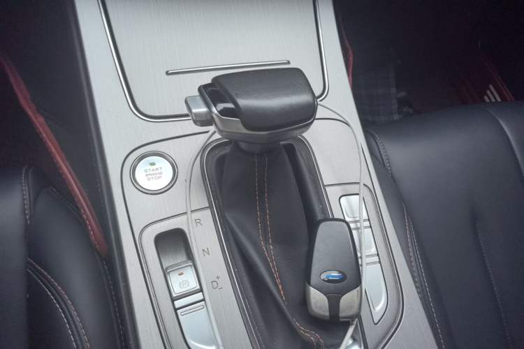 Used CHANGAN OSHAN X7 2020 1.5T Automatic Luxury Version Gear Lever