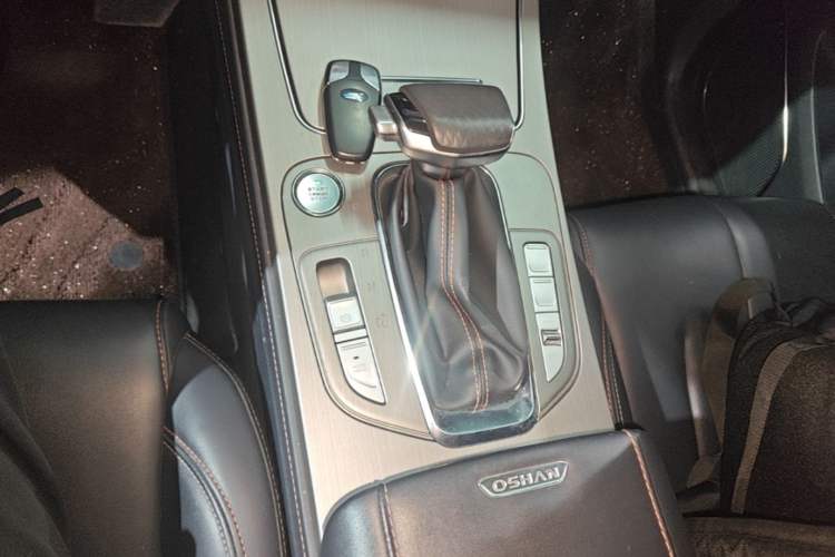 Used CHANGAN OSHAN X7 2020 1.5T Automatic Luxury Model Gear Lever