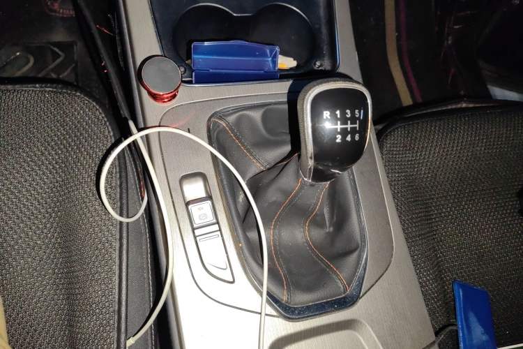 Used CHANGAN OSHAN X7 2020 1.5T Manual Elite Edition Gear Lever