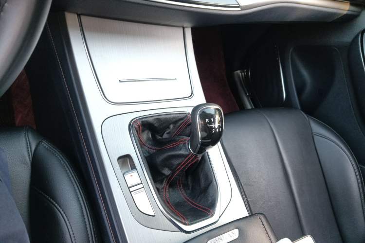 Used CHANGAN OSHAN X7 2020 1.5T Manual Elite Edition Gear Lever