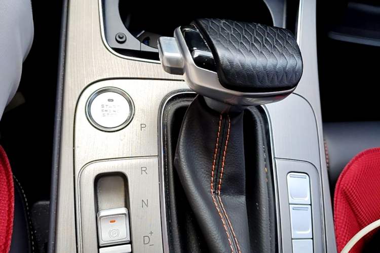 Used CHANGAN OSHAN X7 2020 1.5T Automatic Prestige Edition Gear Lever