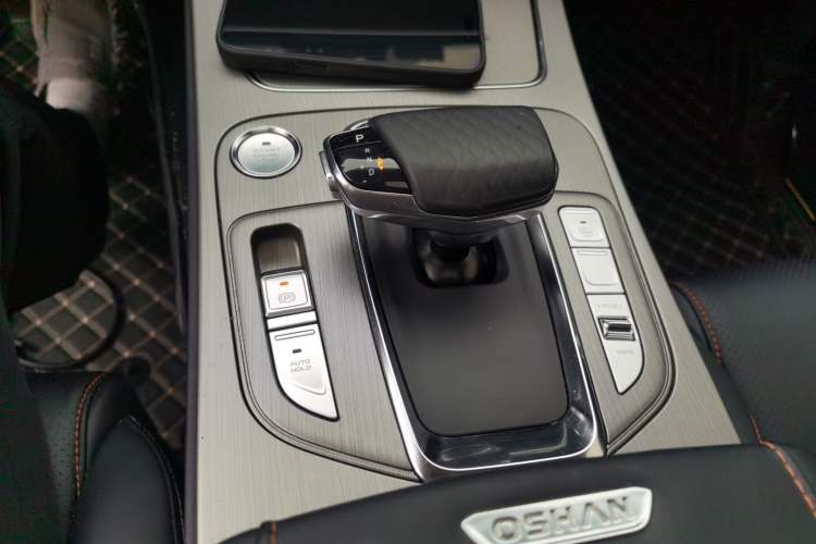 Used CHANGAN OSHAN X7 2020 1.5T Automatic Parking with Facial Recognition – Spacey & Carefree Edition Gear Lever