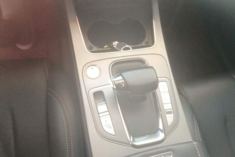Used CHANGAN OSHAN X7 2020 1.5T Automatic Parking with Facial Recognition – Spacey & Carefree Edition Gear Lever