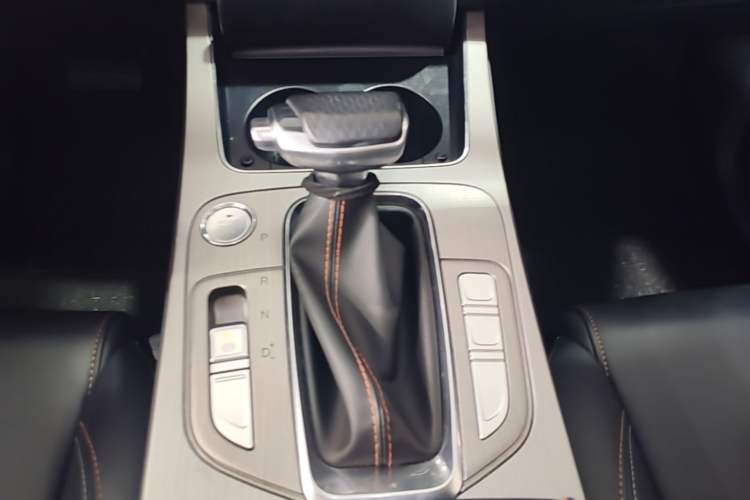 Used CHANGAN OSHAN X7 2020 1.5T Automatic Luxury Version Gear Lever