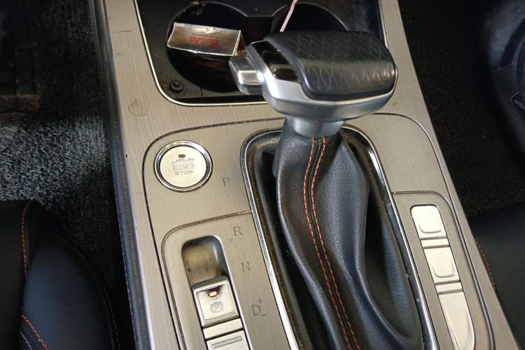 Used CHANGAN OSHAN X7 2020 1.5T Automatic Prestige Edition Gear Lever