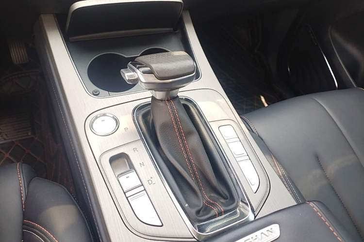 Used CHANGAN OSHAN X7 2020 1.5T Automatic Luxury Version Gear Lever