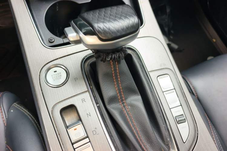 Used CHANGAN OSHAN X7 2020 1.5T Automatic Luxury Model Gear Lever