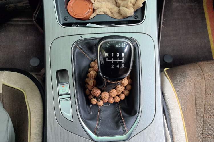 Used CHANGAN OSHAN X7 2020 1.5T Manual Elite Edition Gear Lever