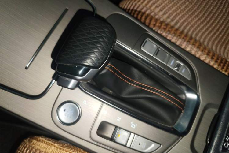 Used CHANGAN OSHAN X7 2020 1.5T Automatic Prestige Edition Gear Lever