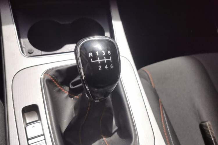 Used CHANGAN OSHAN X7 2020 1.5T Manual Elite Edition Gear Lever