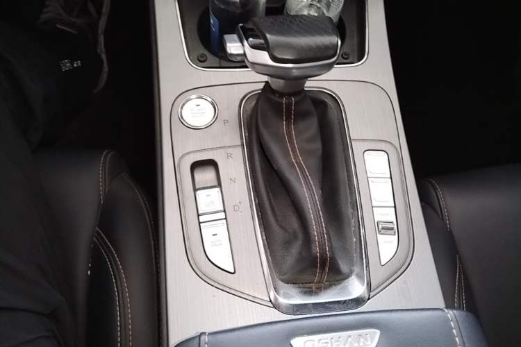 Used CHANGAN OSHAN X7 2020 1.5T Automatic Luxury Model Gear Lever
