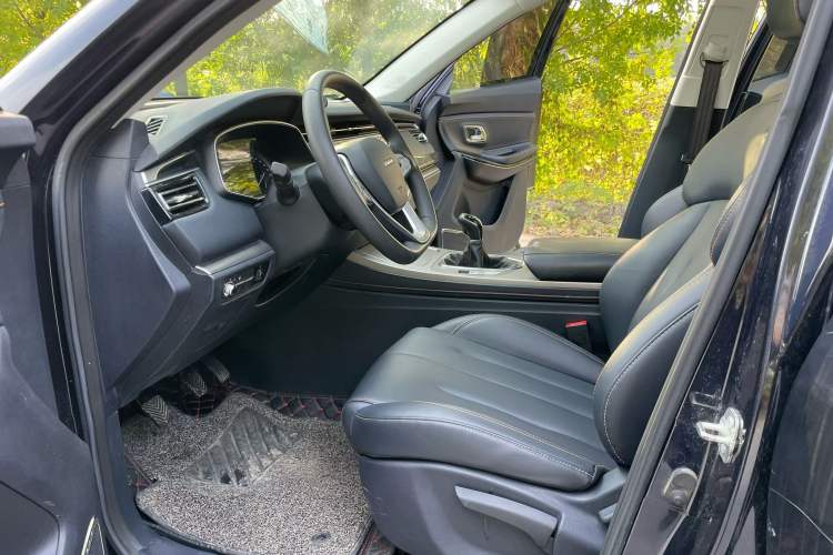 Used CHANGAN OSHAN X7 2020 1.5T Manual Luxury Version Interior 1