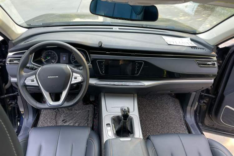 Used CHANGAN OSHAN X7 2020 1.5T Manual Luxury Version Interior 2