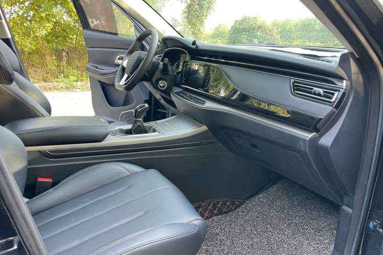 Used CHANGAN OSHAN X7 2020 1.5T Manual Luxury Version Interior 4