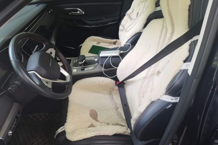 Used CHANGAN OSHAN X7 2020 1.5T Automatic Parking with Facial Recognition – Spacey & Carefree Edition Left Front Seat