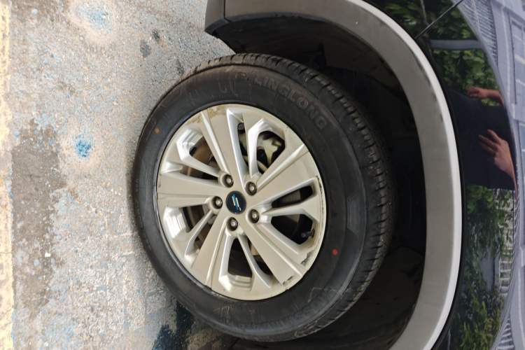 Used CHANGAN OSHAN X7 2020 1.5T Automatic Elite Edition Left Front Wheel Hub