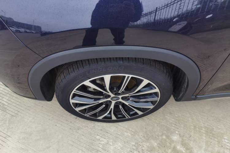 Used CHANGAN OSHAN X7 2020 1.5T Automatic Parking with Facial Recognition – Spacey & Carefree Edition Left Front Wheel Hub