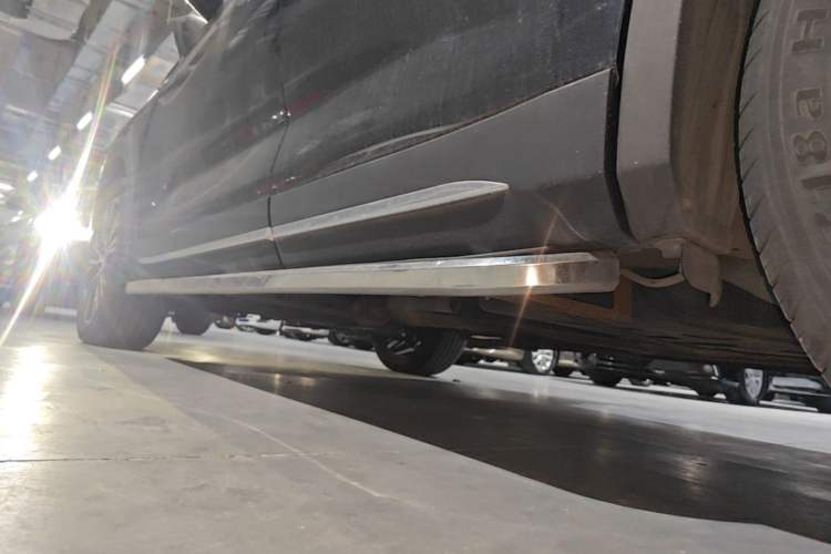 Used CHANGAN OSHAN X7 2020 1.5T Automatic Luxury Model Left Side Sill