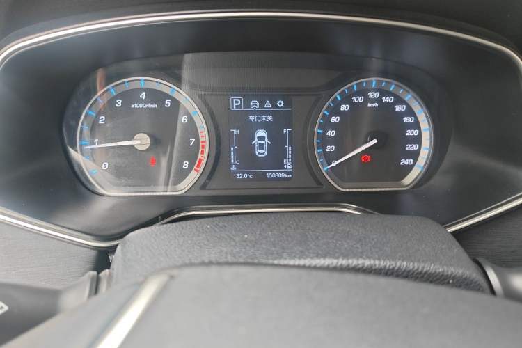 Used CHANGAN OSHAN X7 2020 1.5T Automatic Luxury Model Odometer Close Up