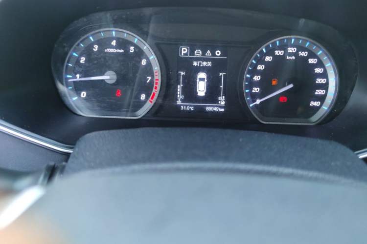 Used CHANGAN OSHAN X7 2020 1.5T Automatic Elite Edition Odometer Close Up